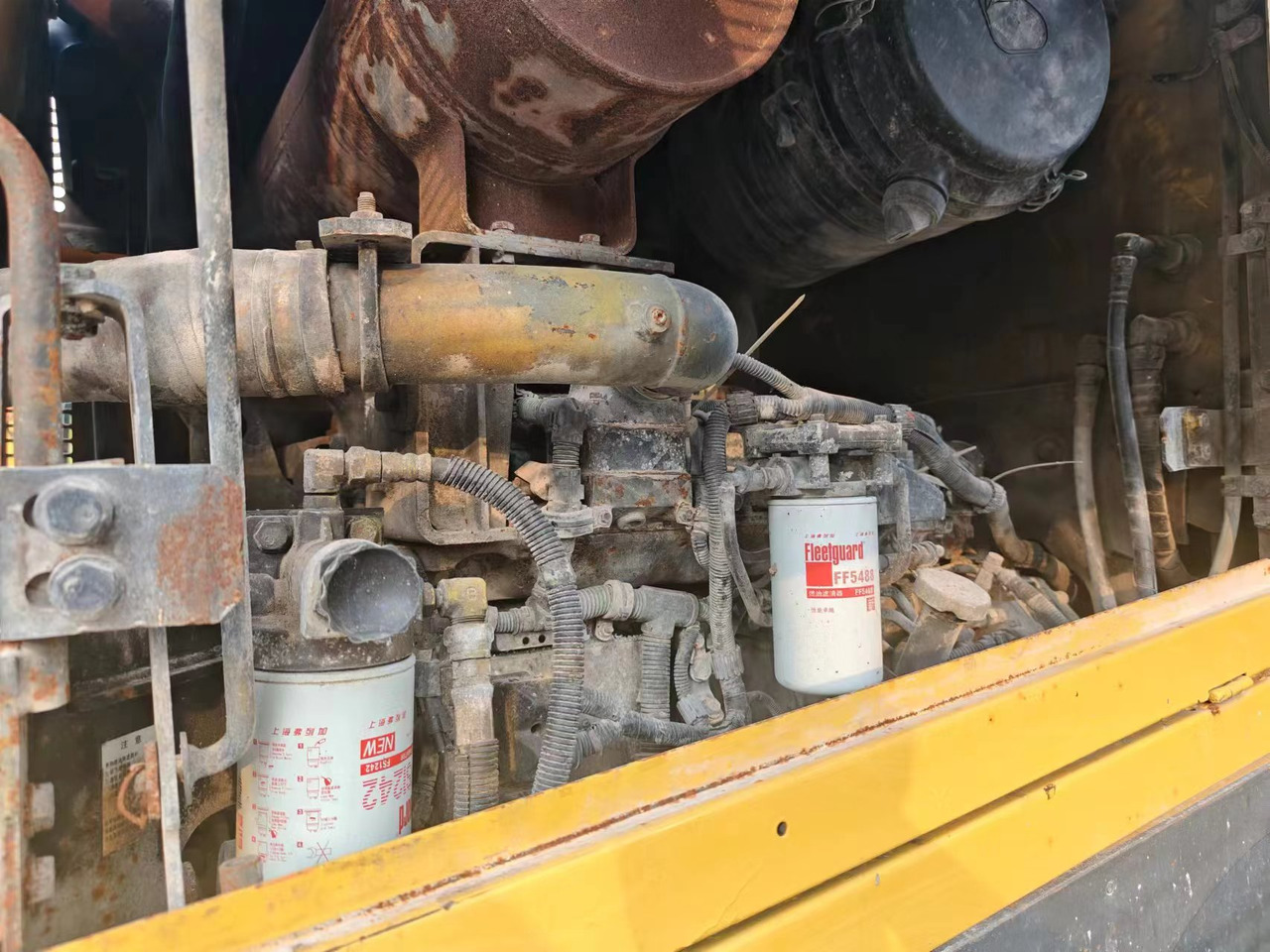 KOMATSU WA380-6 - Gumikerekes homlokrakodó: 5 kép. KOMATSU WA380-6 - Gumikerekes homlokrakodó: 5 kép.