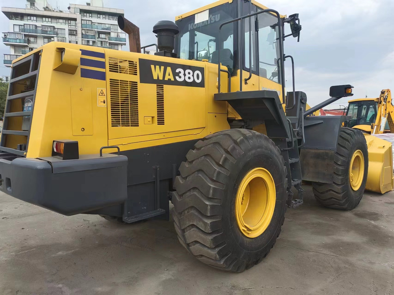 KOMATSU WA380-6 - Gumikerekes homlokrakodó: 1 kép. KOMATSU WA380-6 - Gumikerekes homlokrakodó: 1 kép.