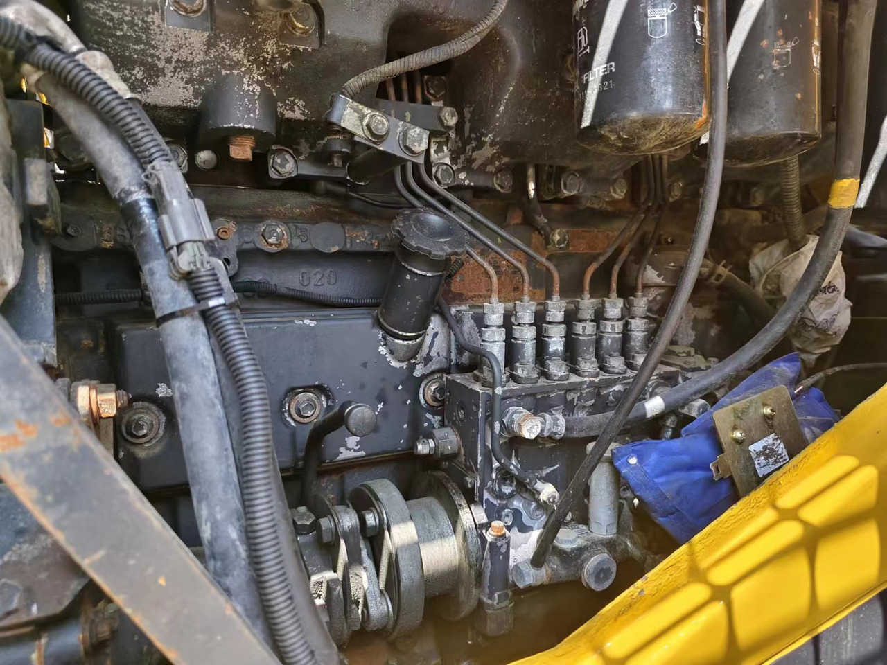 KOMATSU WA470-3 - Gumikerekes homlokrakodó: 4 kép. KOMATSU WA470-3 - Gumikerekes homlokrakodó: 4 kép.