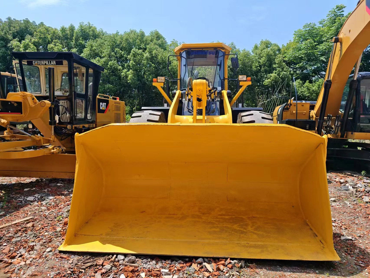 KOMATSU WA470-3 - Gumikerekes homlokrakodó: 3 kép. KOMATSU WA470-3 - Gumikerekes homlokrakodó: 3 kép.
