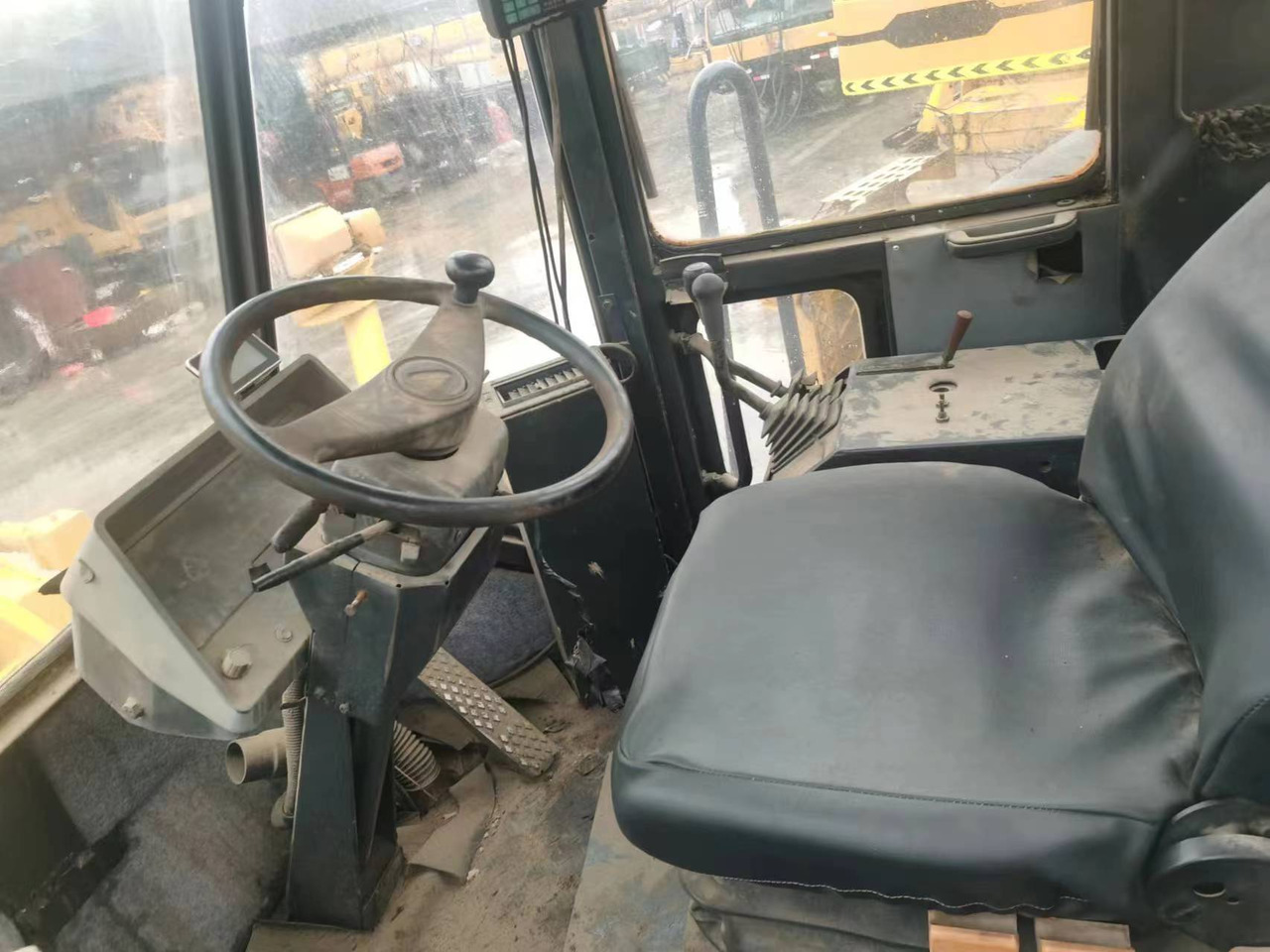 KOMATSU WA470 - Gumikerekes homlokrakodó: 3 kép. KOMATSU WA470 - Gumikerekes homlokrakodó: 3 kép.