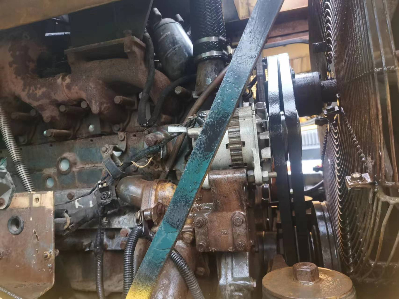 KOMATSU WA470 - Gumikerekes homlokrakodó: 5 kép. KOMATSU WA470 - Gumikerekes homlokrakodó: 5 kép.