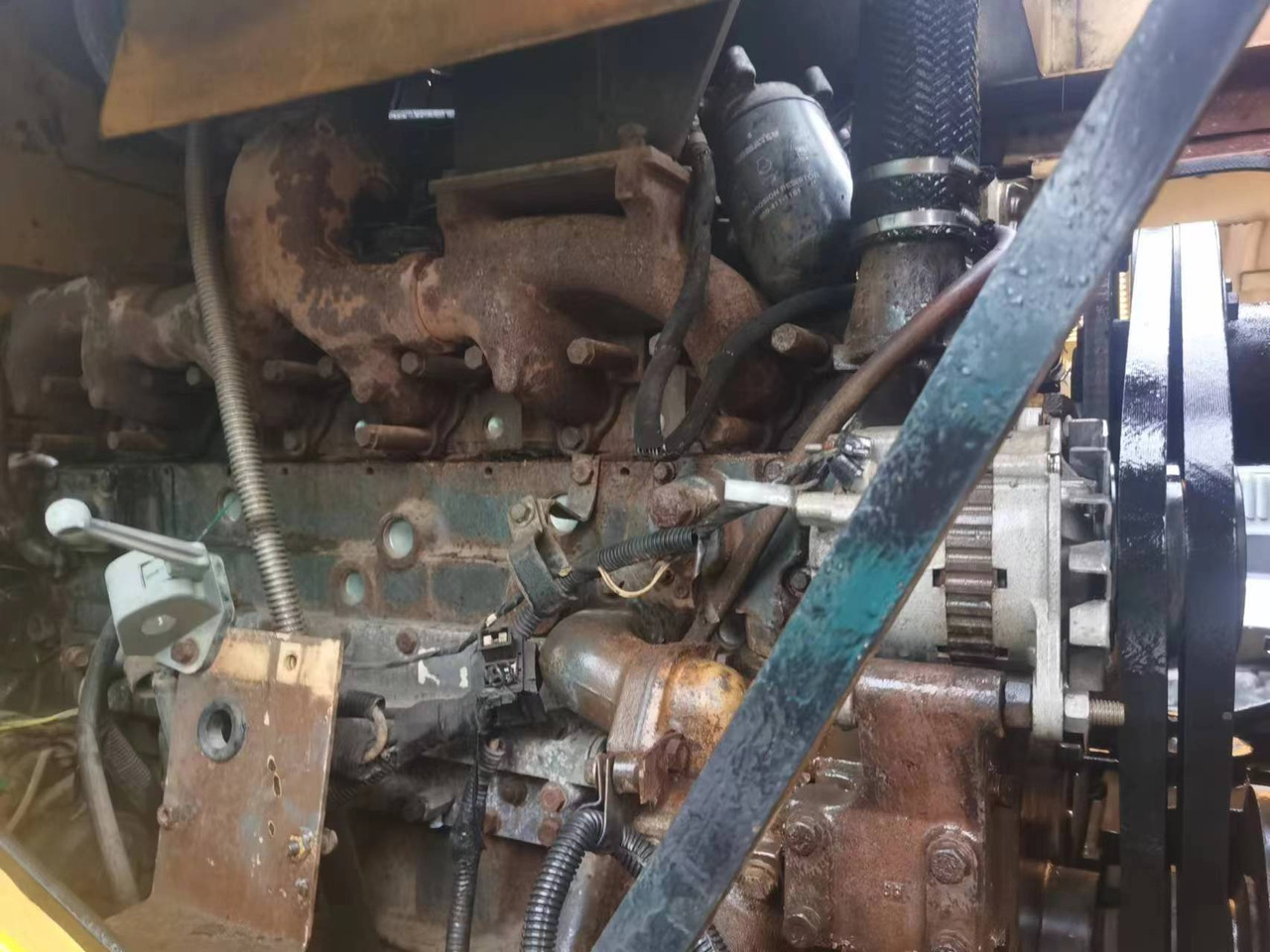 KOMATSU WA470 - Gumikerekes homlokrakodó: 4 kép. KOMATSU WA470 - Gumikerekes homlokrakodó: 4 kép.