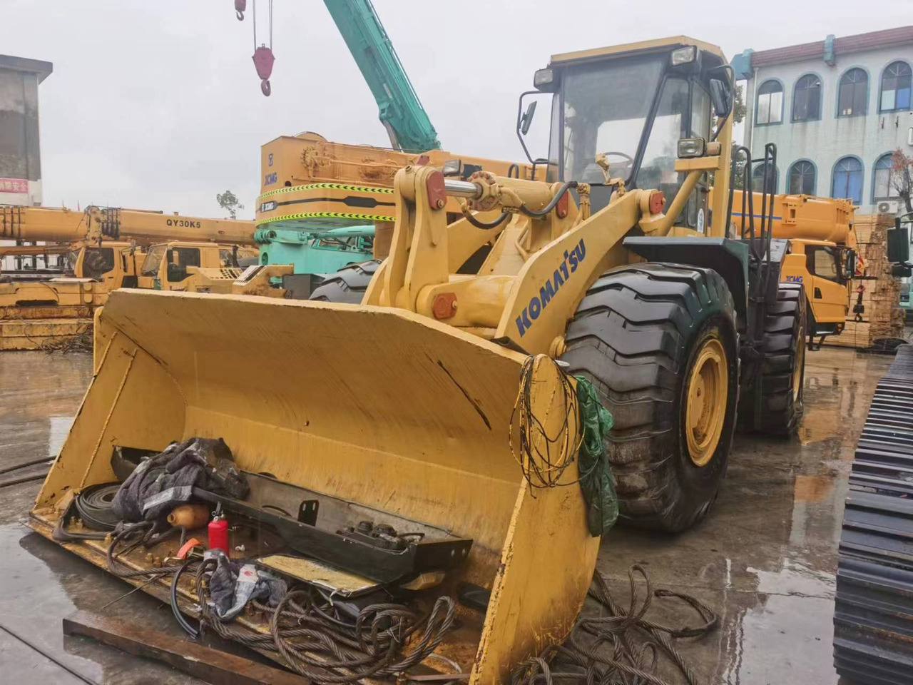 KOMATSU WA470 - Gumikerekes homlokrakodó: 1 kép. KOMATSU WA470 - Gumikerekes homlokrakodó: 1 kép.