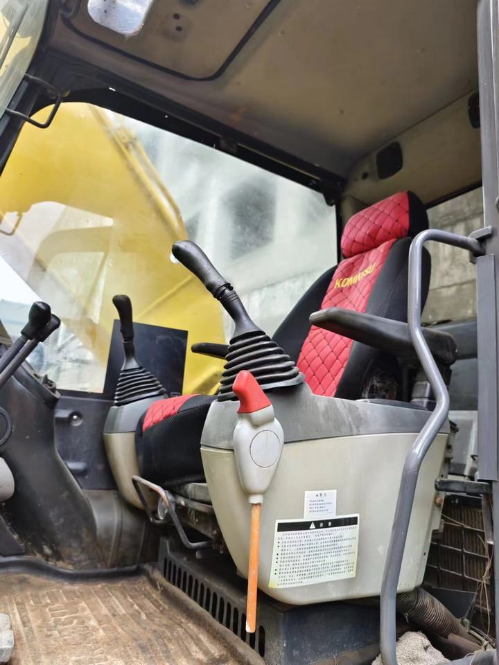 KOMATSU pc200-8 pc200 Japan made - Lánctalpas kotró: 4 kép. KOMATSU pc200-8 pc200 Japan made - Lánctalpas kotró: 4 kép.