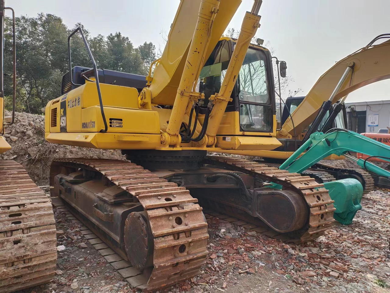 KOMATSU pc450-8 - Lánctalpas kotró: 1 kép. KOMATSU pc450-8 - Lánctalpas kotró: 1 kép.