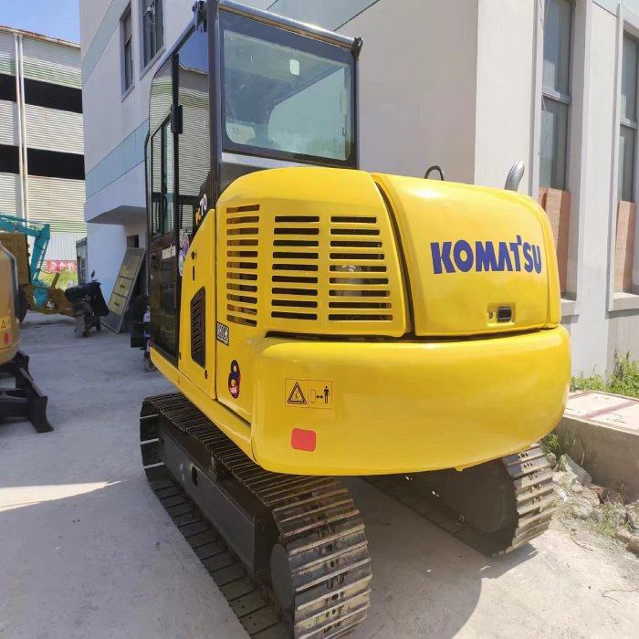 KOMATSU pc70-8 - Lánctalpas kotró: 4 kép. KOMATSU pc70-8 - Lánctalpas kotró: 4 kép.