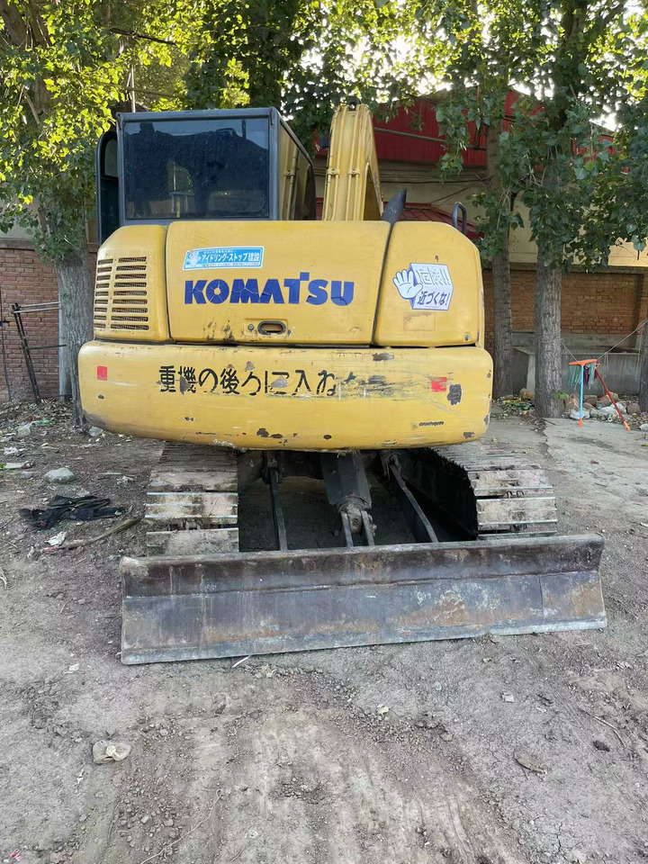 KOMATSU pc70-8 - Minikotró: 3 kép. KOMATSU pc70-8 - Minikotró: 3 kép.