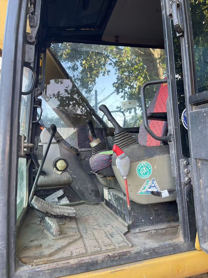 KOMATSU pc70-8 - Minikotró: 4 kép. KOMATSU pc70-8 - Minikotró: 4 kép.