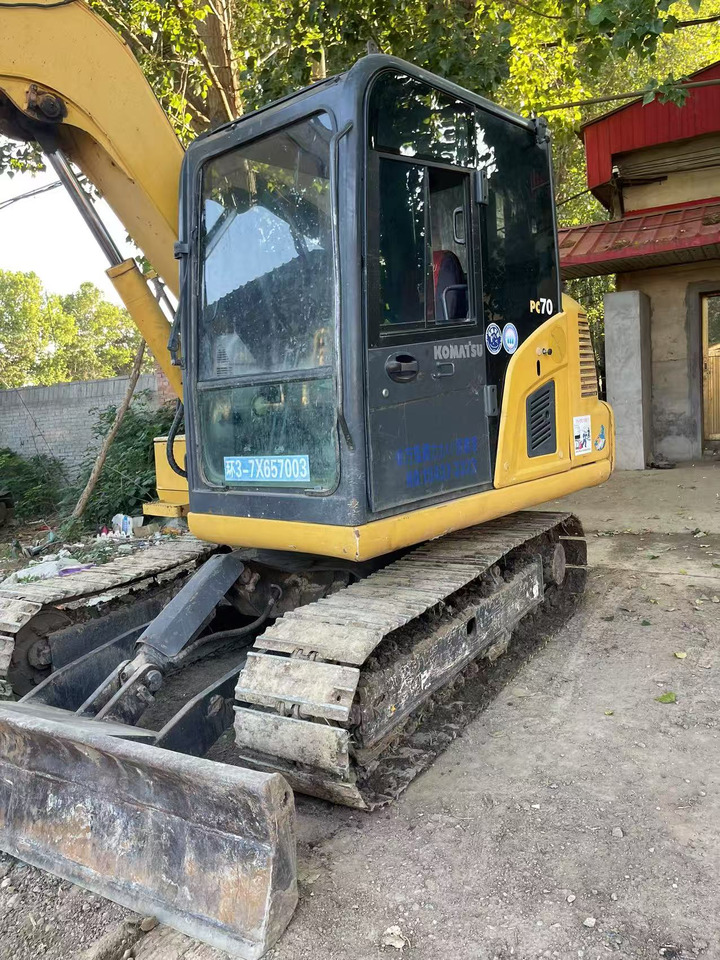 KOMATSU pc70-8 - Minikotró: 2 kép. KOMATSU pc70-8 - Minikotró: 2 kép.