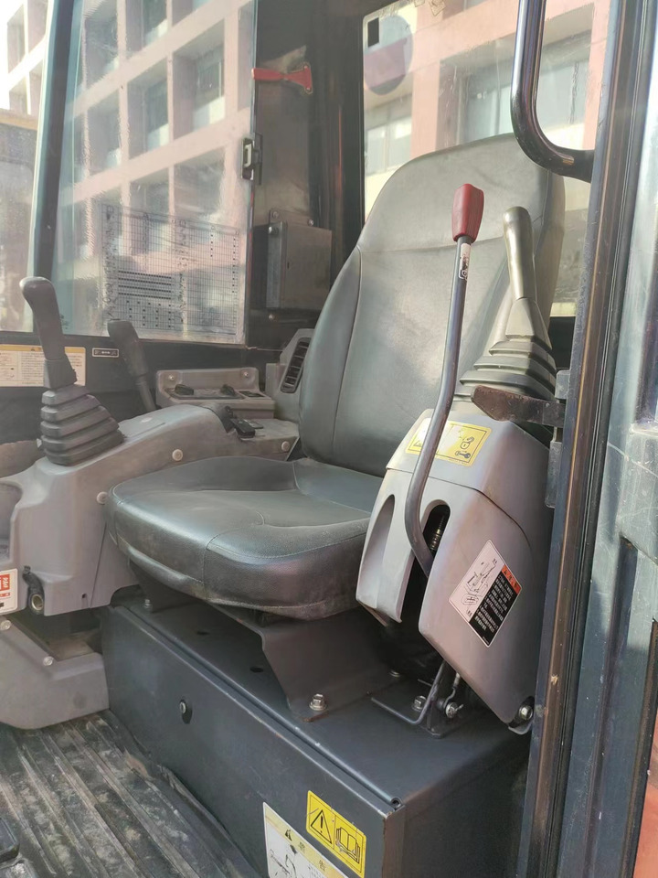 KUBOTA KX155-5 - Minikotró: 4 kép. KUBOTA KX155-5 - Minikotró: 4 kép.