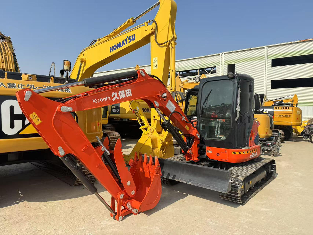KUBOTA U55-4 - Minikotró: 1 kép. KUBOTA U55-4 - Minikotró: 1 kép.