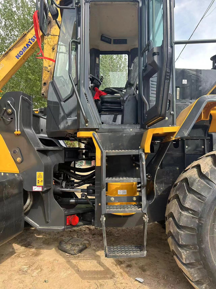 LIUGONG 856H - Gumikerekes homlokrakodó: 5 kép. LIUGONG 856H - Gumikerekes homlokrakodó: 5 kép.