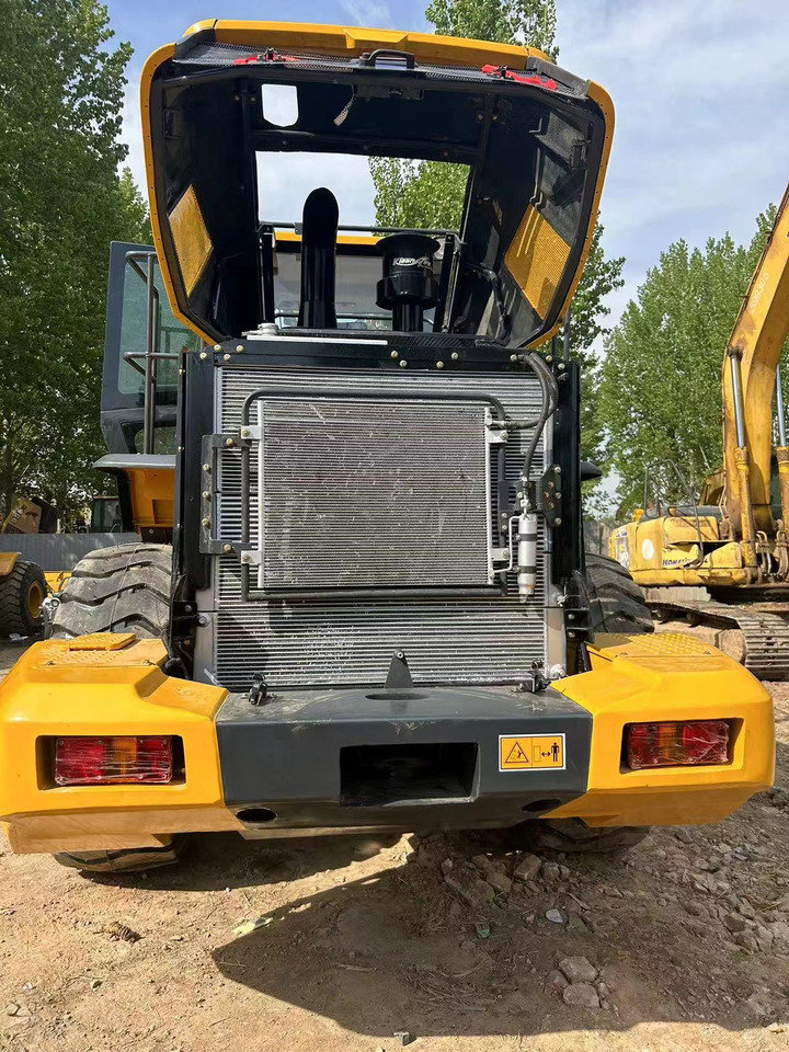 LIUGONG 856H - Gumikerekes homlokrakodó: 3 kép. LIUGONG 856H - Gumikerekes homlokrakodó: 3 kép.