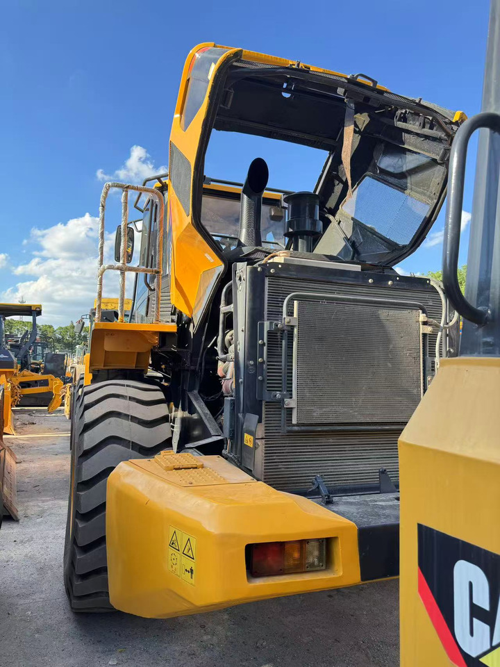 LIUGONG 856H - Gumikerekes homlokrakodó: 3 kép. LIUGONG 856H - Gumikerekes homlokrakodó: 3 kép.