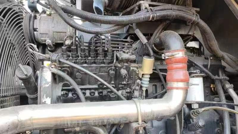 LIUGONG 856H cummins engine - Gumikerekes homlokrakodó: 5 kép. LIUGONG 856H cummins engine - Gumikerekes homlokrakodó: 5 kép.