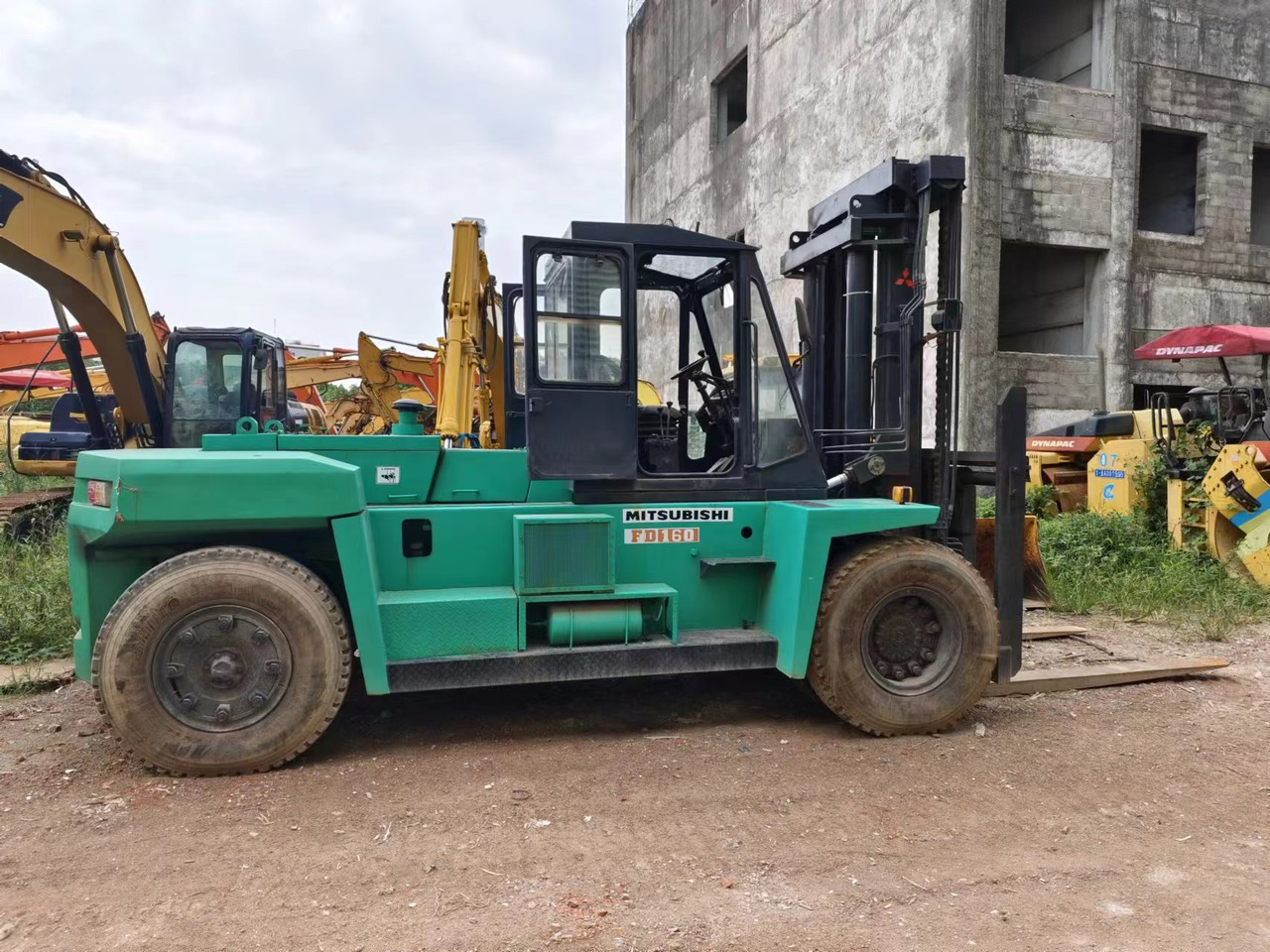 MITSUBISHI 16ton diesel forklift Japan made - Dízel targonca: 2 kép. MITSUBISHI 16ton diesel forklift Japan made - Dízel targonca: 2 kép.