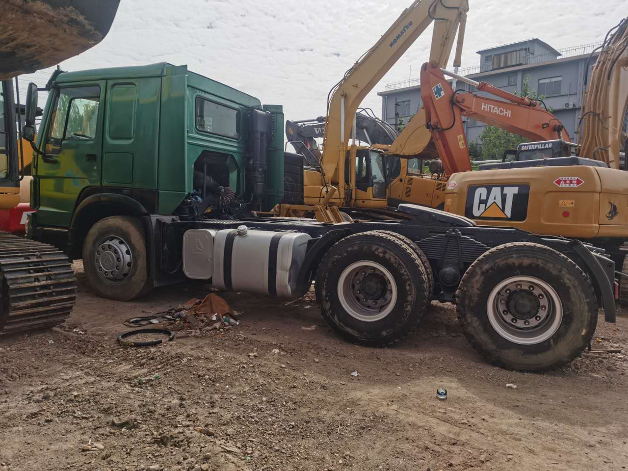 HOWO truck - Nyergesvontató: 3 kép. HOWO truck - Nyergesvontató: 3 kép.