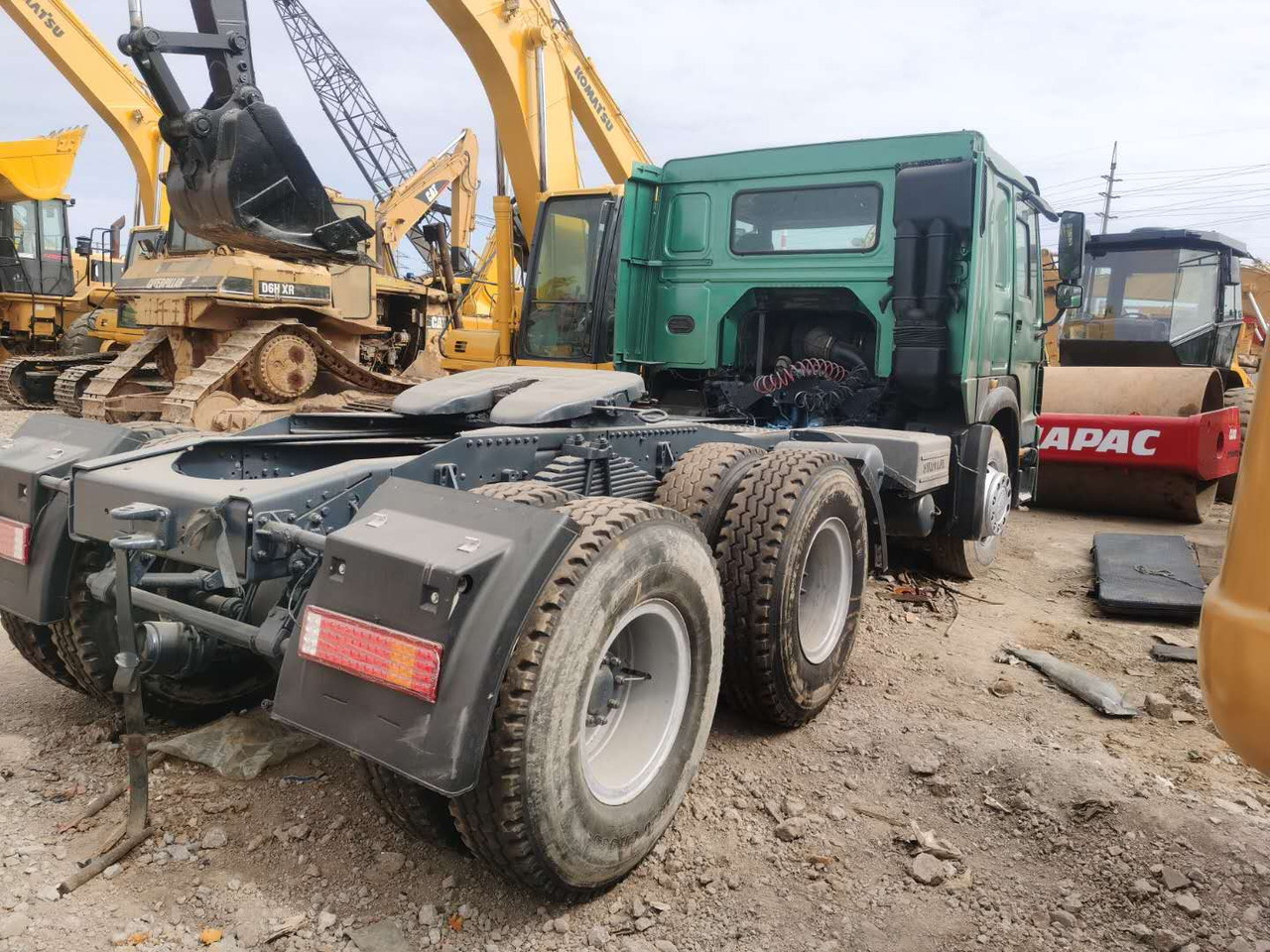 HOWO truck - Nyergesvontató: 4 kép. HOWO truck - Nyergesvontató: 4 kép.