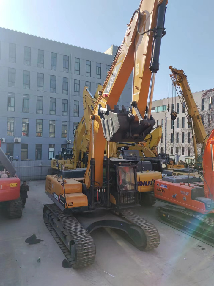 SANY SY365H - Lánctalpas kotró: 2 kép. SANY SY365H - Lánctalpas kotró: 2 kép.