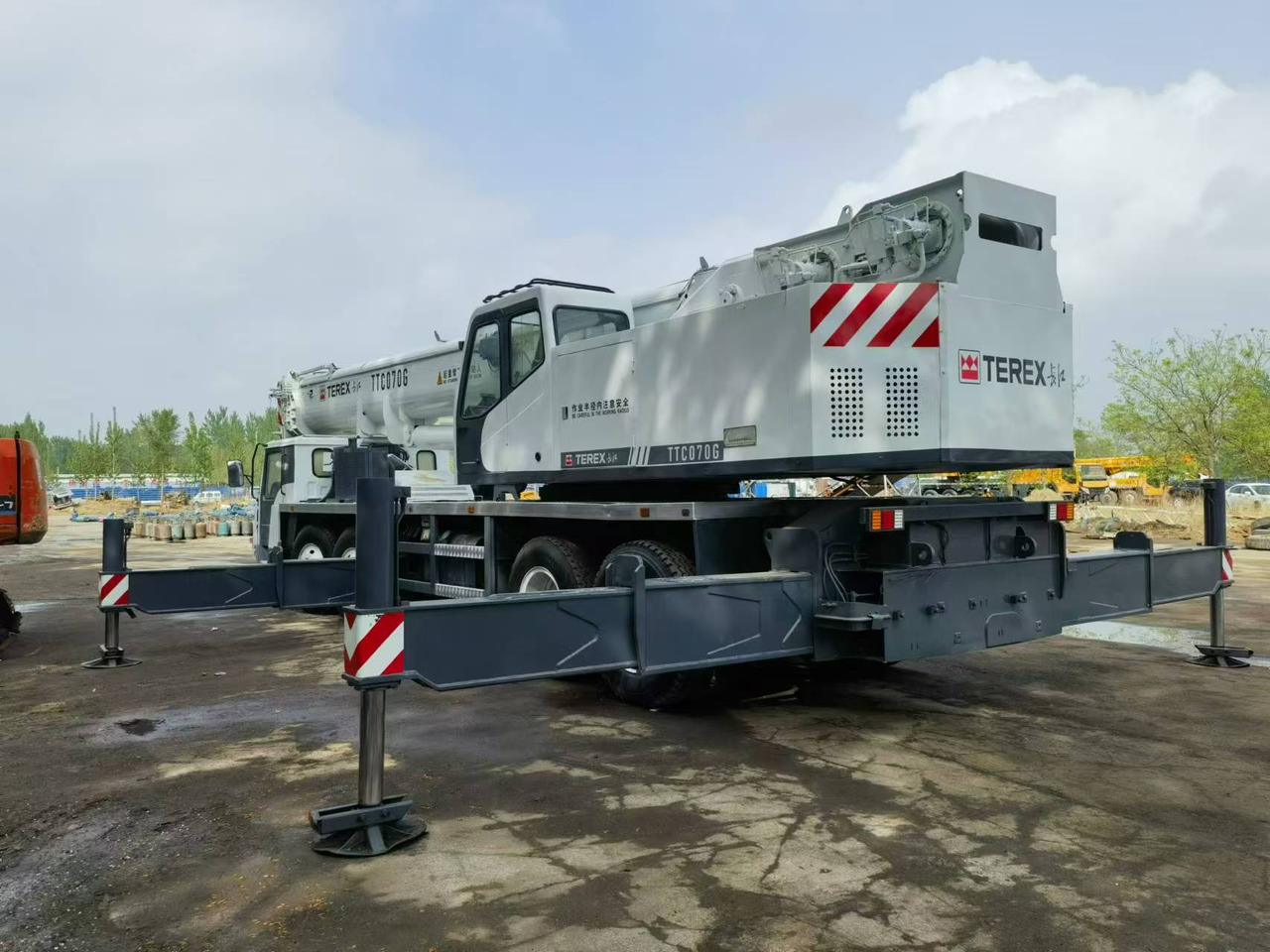 TEREX CHANGJIANG 70Ton - Autódaru: 2 kép. TEREX CHANGJIANG 70Ton - Autódaru: 2 kép.