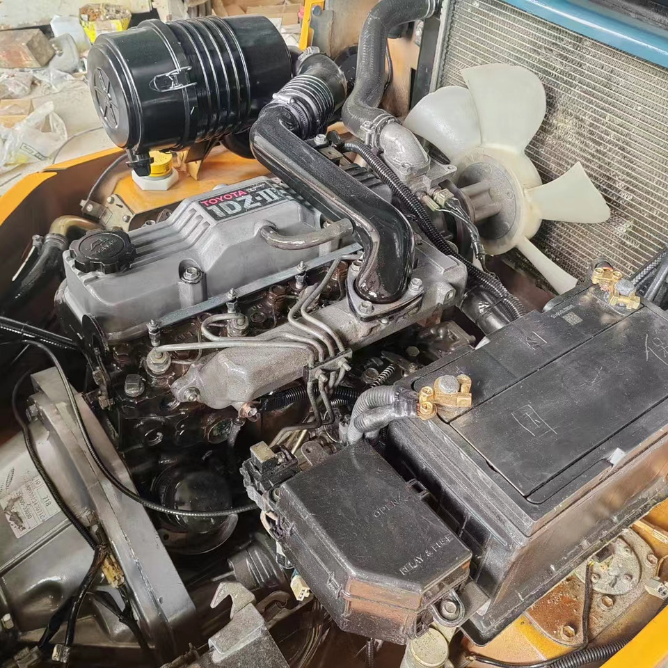 TOYOTA FD30 - Dízel targonca: 5 kép. TOYOTA FD30 - Dízel targonca: 5 kép.