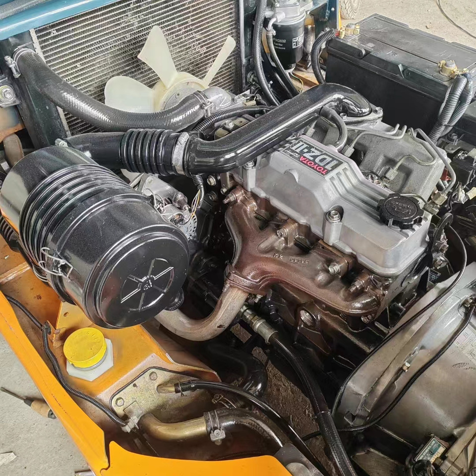 TOYOTA FD30 - Dízel targonca: 4 kép. TOYOTA FD30 - Dízel targonca: 4 kép.