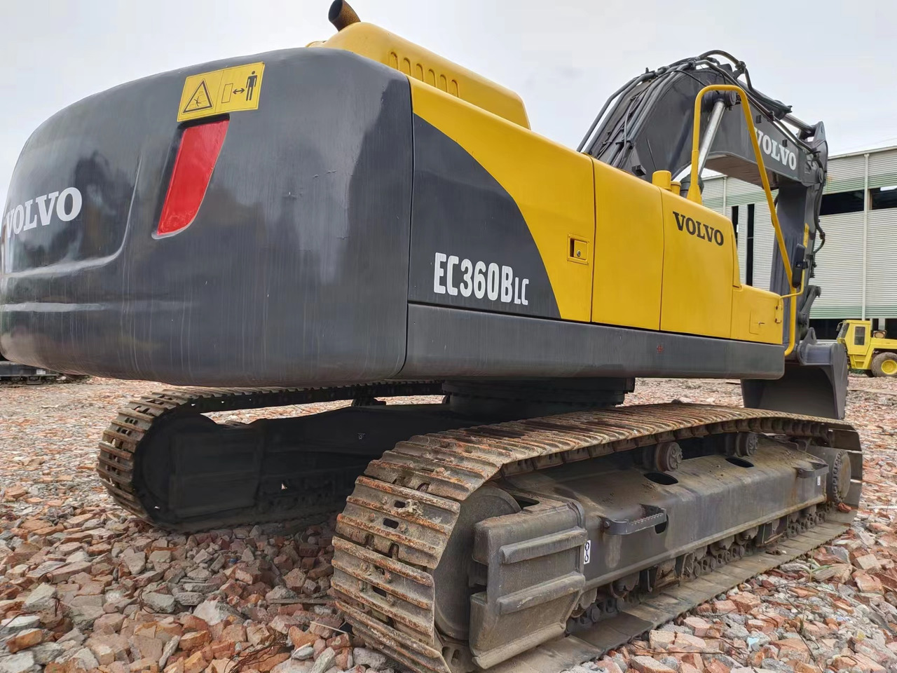 VOLVO EC360 - Lánctalpas kotró: 4 kép. VOLVO EC360 - Lánctalpas kotró: 4 kép.