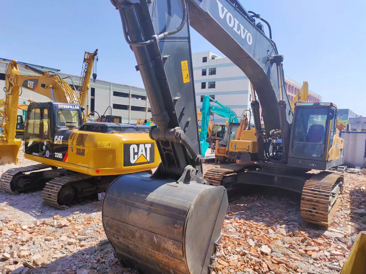 Lánctalpas kotró VOLVO EC480DL: 7 kép.