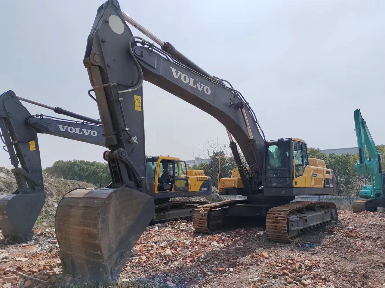 VOLVO EC480DL - Lánctalpas kotró: 1 kép. VOLVO EC480DL - Lánctalpas kotró: 1 kép.