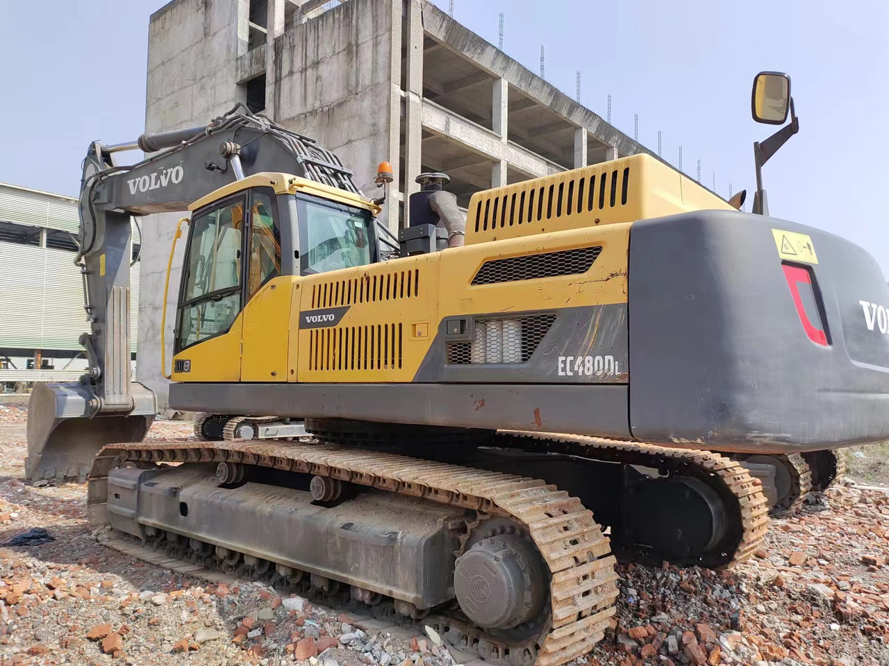 VOLVO EC480DL - Lánctalpas kotró: 3 kép. VOLVO EC480DL - Lánctalpas kotró: 3 kép.