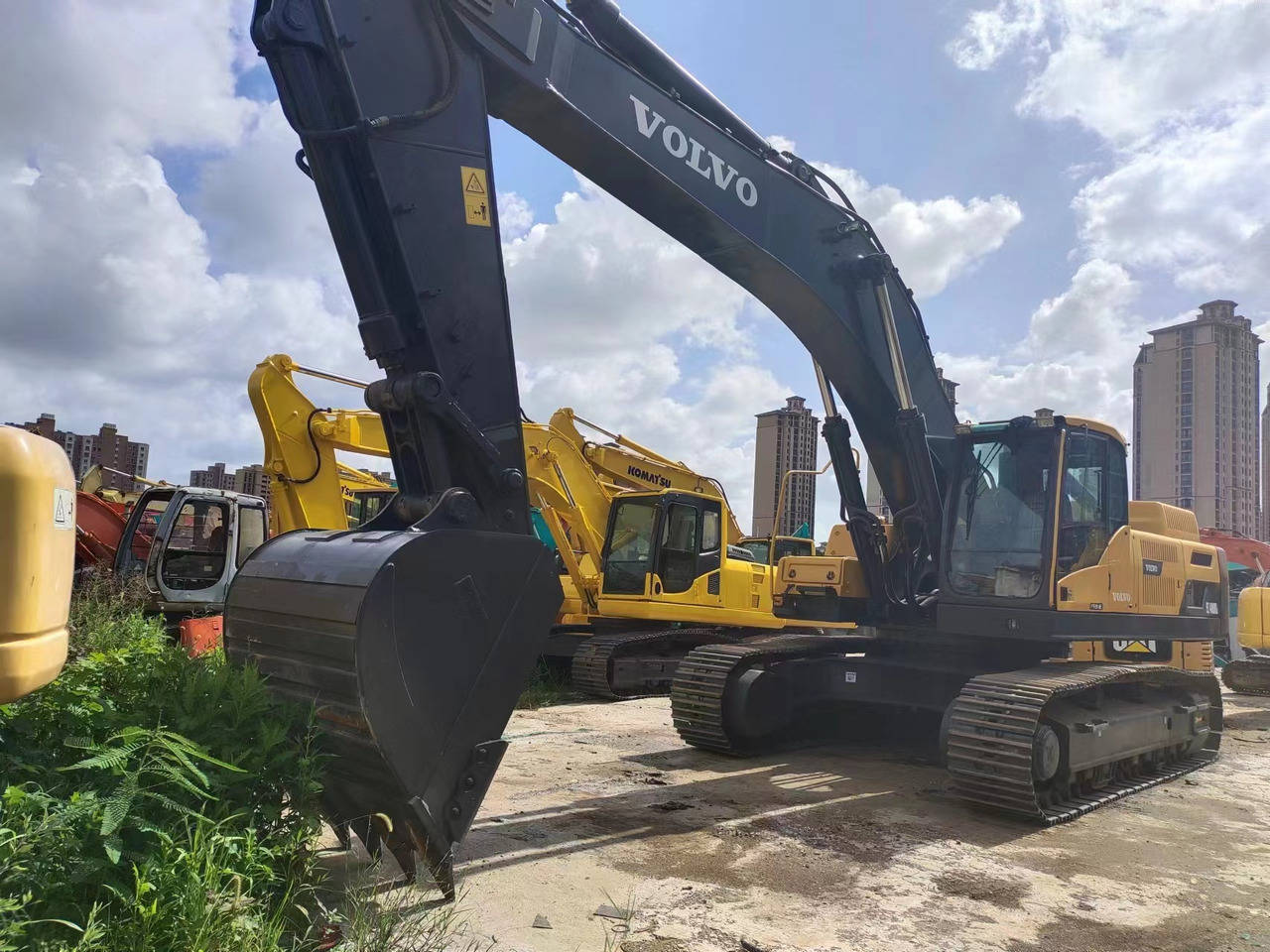 VOLVO EC480DL South Korea - Lánctalpas kotró: 3 kép. VOLVO EC480DL South Korea - Lánctalpas kotró: 3 kép.