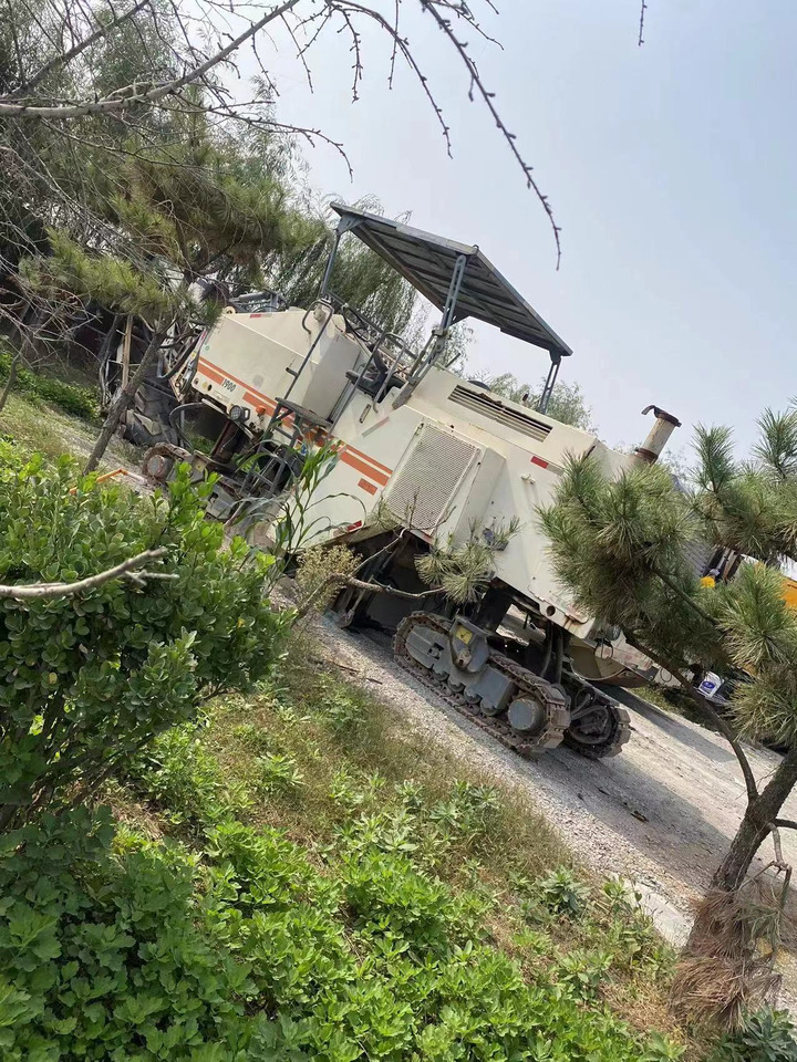 WIRTGEN 1900 - Aszfaltmaró: 2 kép. WIRTGEN 1900 - Aszfaltmaró: 2 kép.