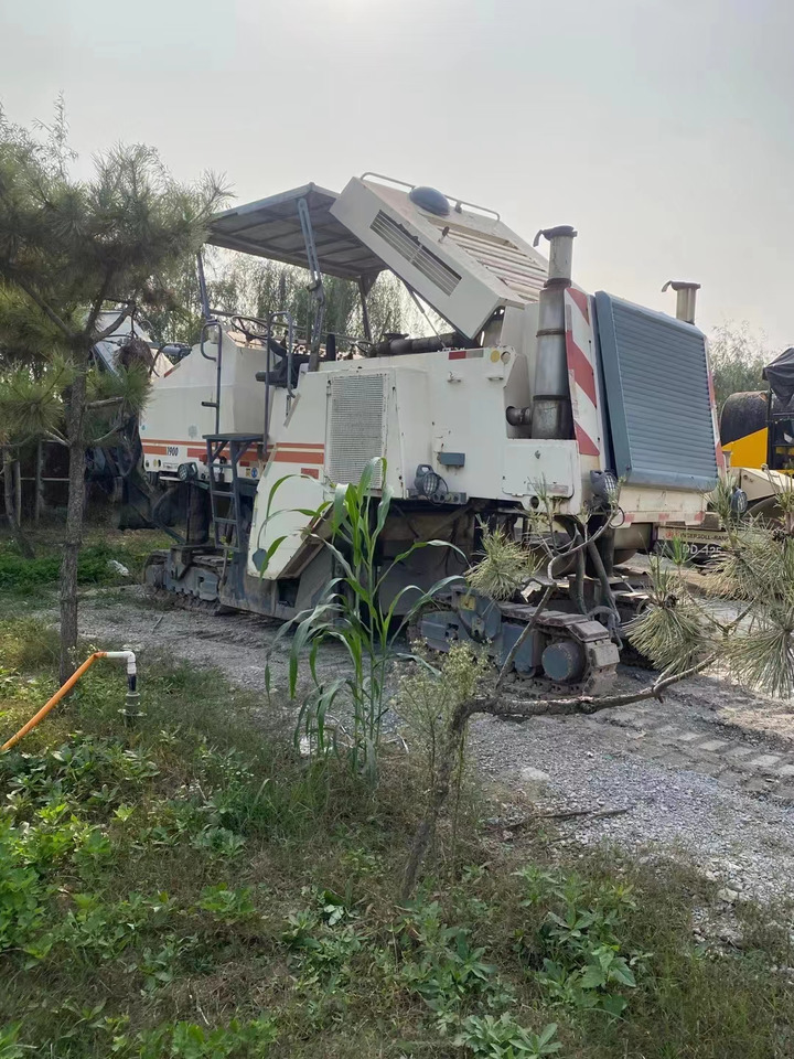 WIRTGEN 1900 - Aszfaltmaró: 4 kép. WIRTGEN 1900 - Aszfaltmaró: 4 kép.