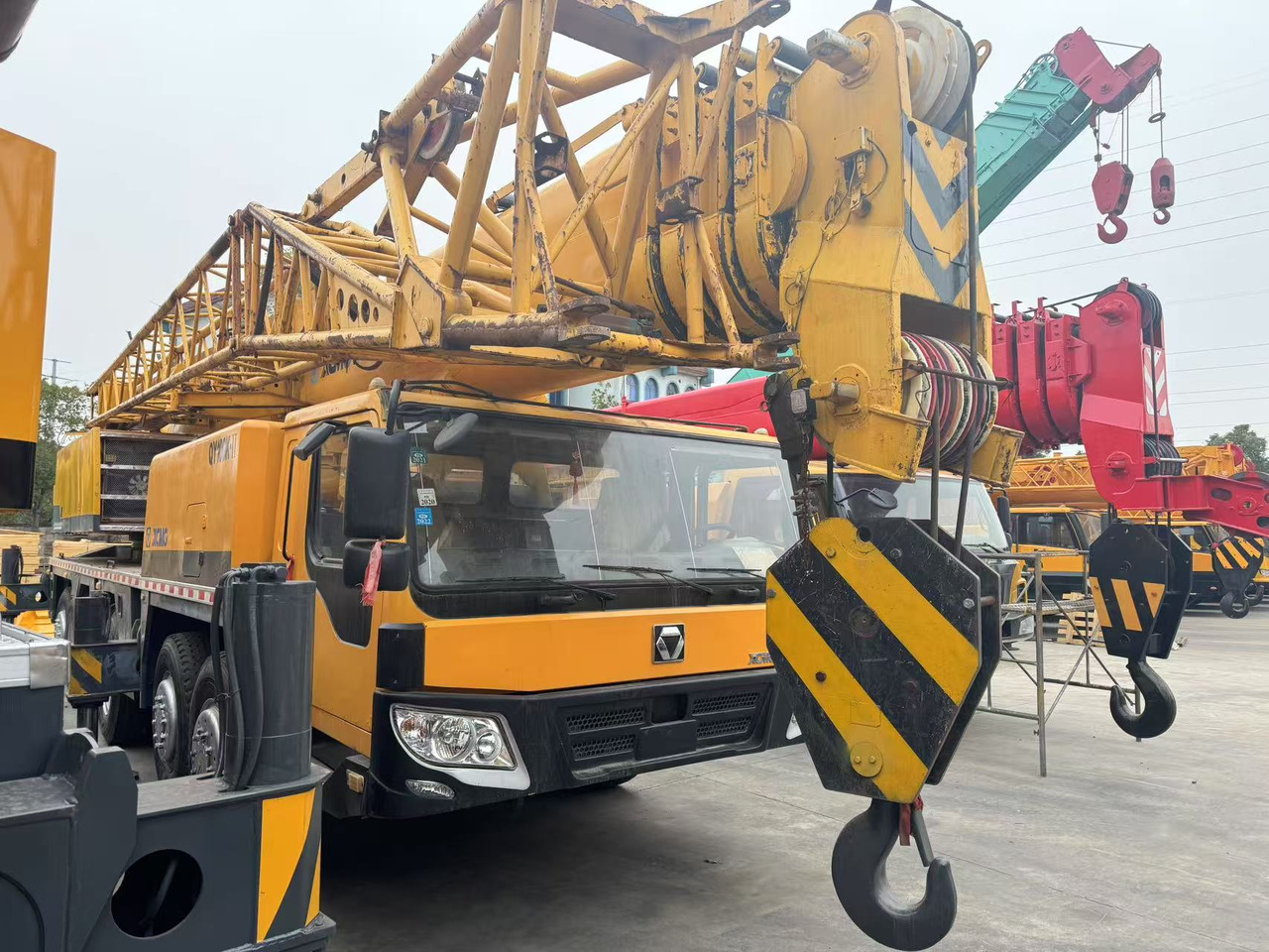 XCMG QY100K 100tons QY100K-2 - Autódaru: 3 kép. XCMG QY100K 100tons QY100K-2 - Autódaru: 3 kép.