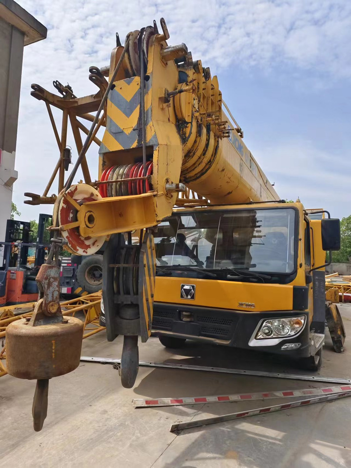 XCMG QY100K - Autódaru: 5 kép. XCMG QY100K - Autódaru: 5 kép.