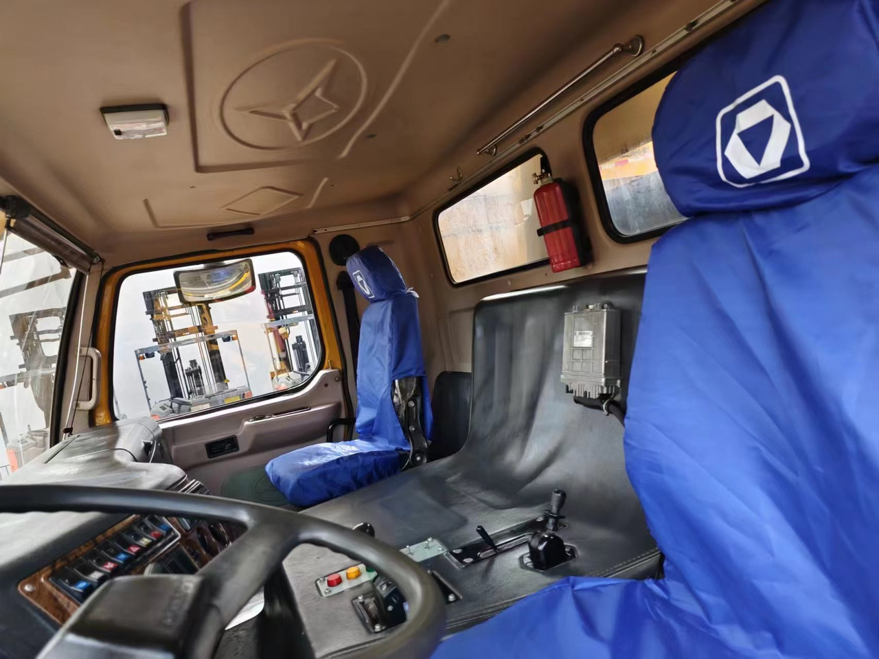 XCMG QY100K - Autódaru: 4 kép. XCMG QY100K - Autódaru: 4 kép.