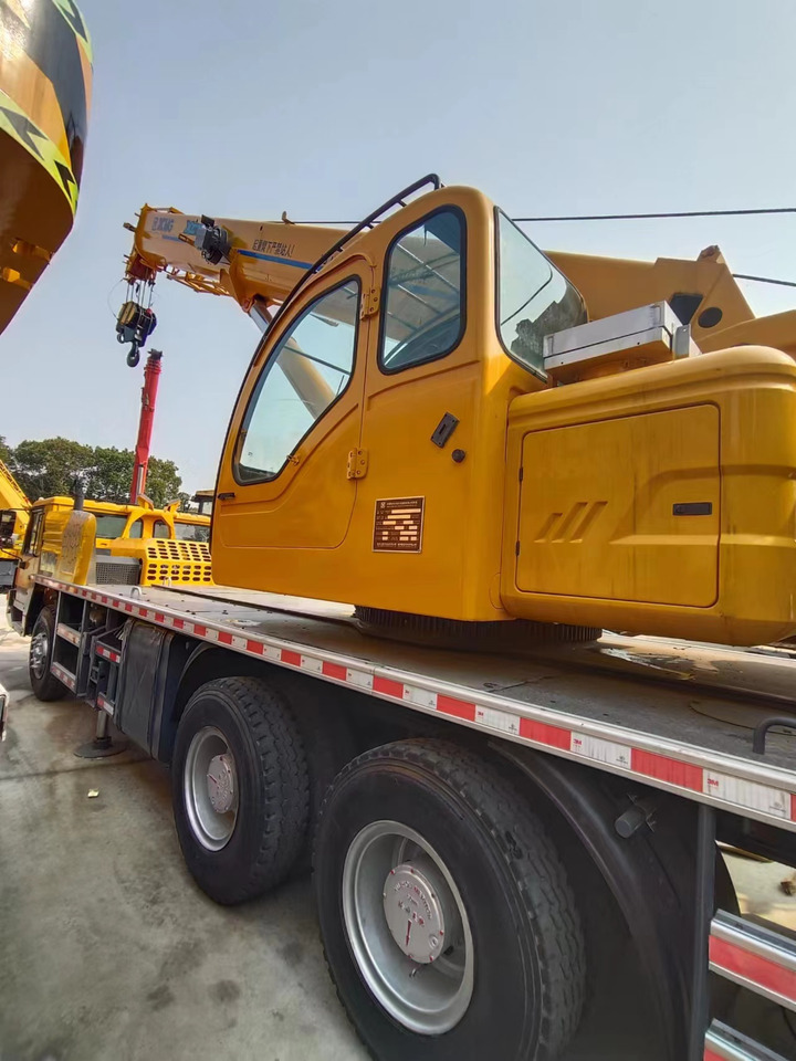 XCMG QY25K - Autódaru: 4 kép. XCMG QY25K - Autódaru: 4 kép.