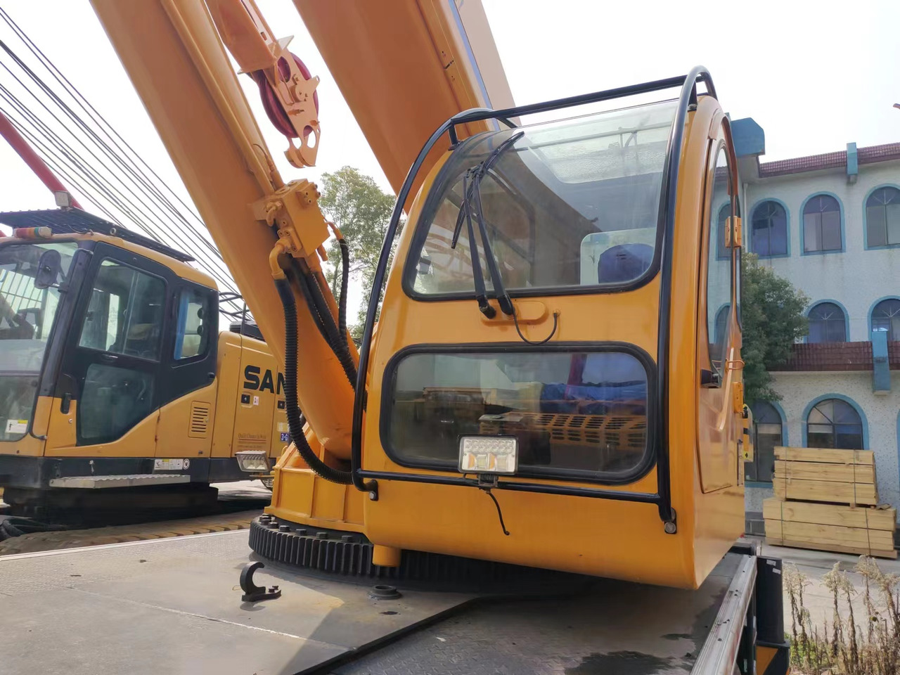 XCMG QY25K - Autódaru: 2 kép. XCMG QY25K - Autódaru: 2 kép.