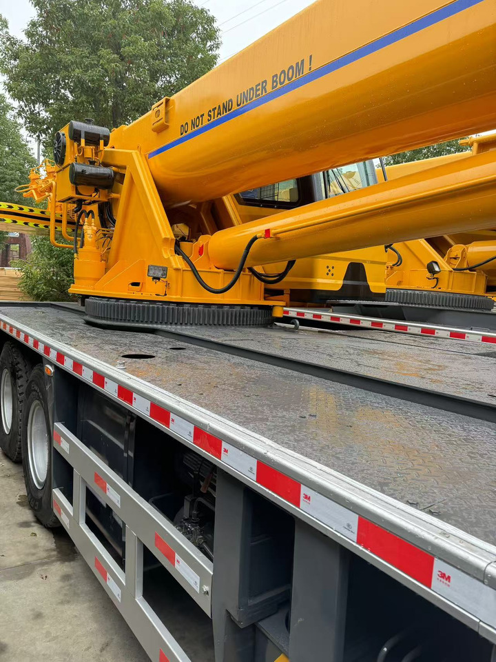 XCMG QY50KC QY50 CHINA TRUCK CRANE 50TONS - Autódaru: 5 kép. XCMG QY50KC QY50 CHINA TRUCK CRANE 50TONS - Autódaru: 5 kép.