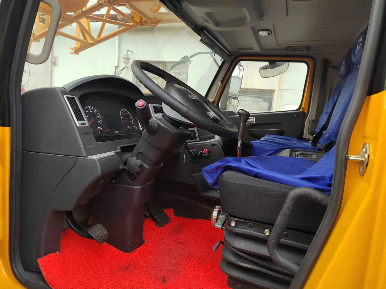 XCMG QY70K - Autódaru: 5 kép. XCMG QY70K - Autódaru: 5 kép.