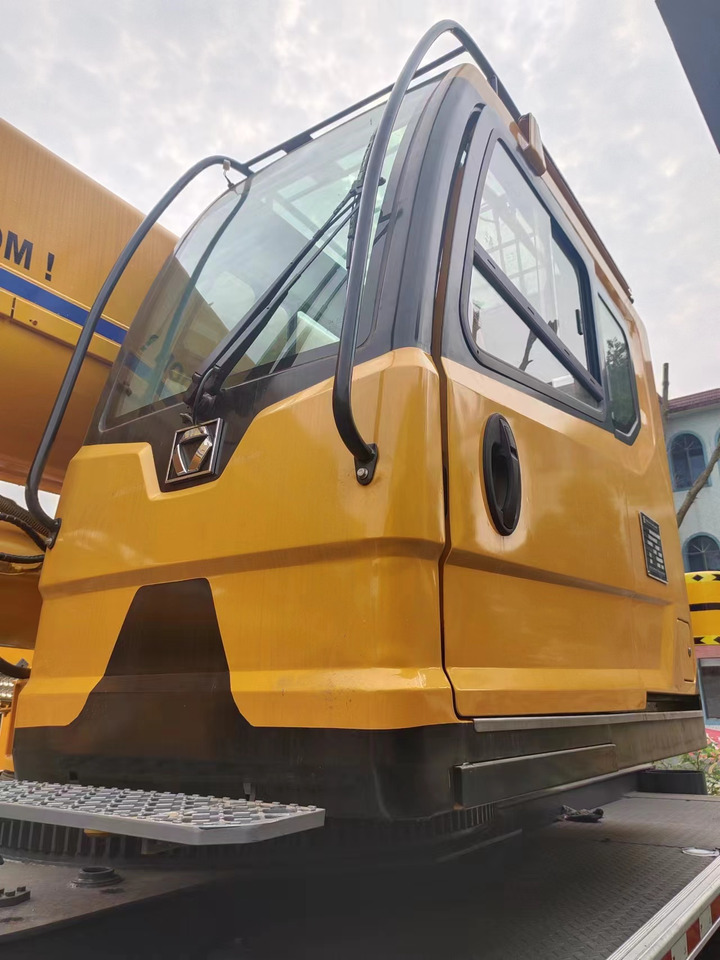 XCMG QY70K - Autódaru: 3 kép. XCMG QY70K - Autódaru: 3 kép.