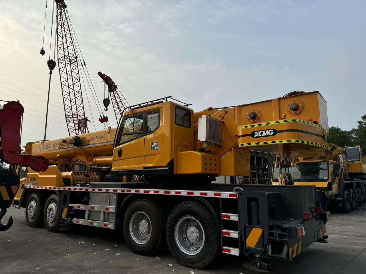 XCMG QY70K - Autódaru: 4 kép. XCMG QY70K - Autódaru: 4 kép.