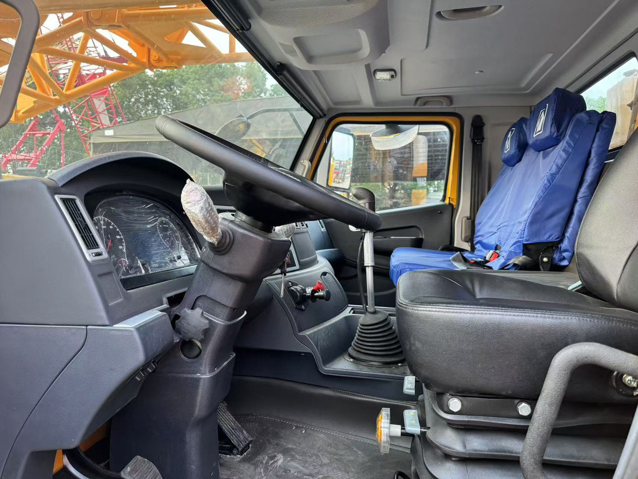 XCMG QY70K - Autódaru: 5 kép. XCMG QY70K - Autódaru: 5 kép.