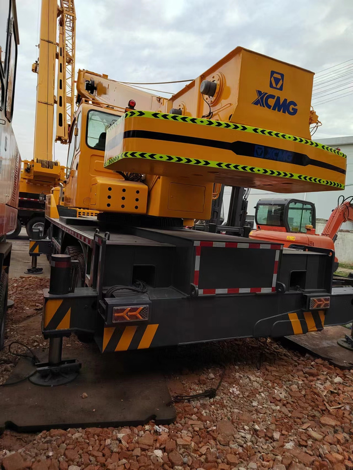 XCMG QY70K good condition QY25K QY50K QY100K QY130K China brand mobile crane - Autódaru: 3 kép. XCMG QY70K good condition QY25K QY50K QY100K QY130K China brand mobile crane - Autódaru: 3 kép.