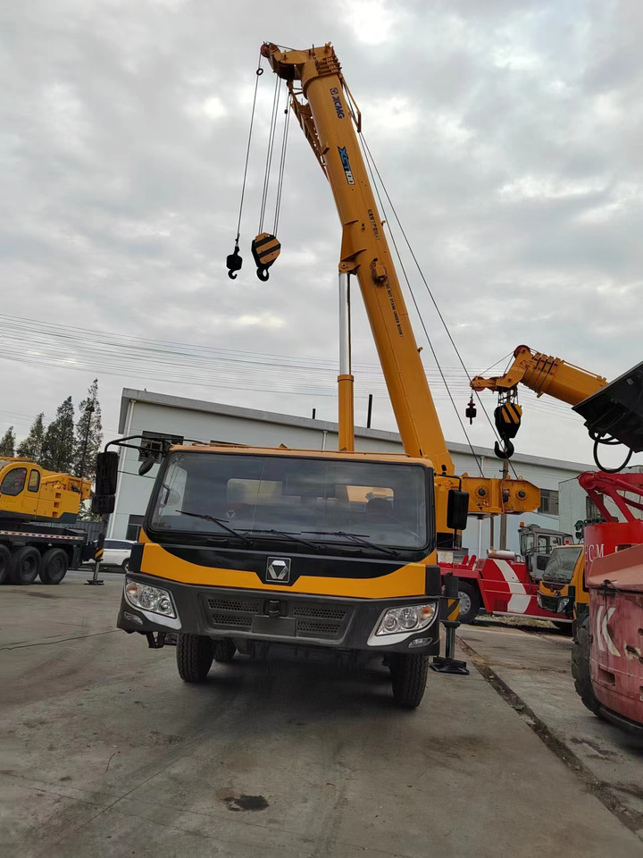 XCMG QY70K good condition QY25K QY50K QY100K QY130K China brand mobile crane - Autódaru: 2 kép. XCMG QY70K good condition QY25K QY50K QY100K QY130K China brand mobile crane - Autódaru: 2 kép.