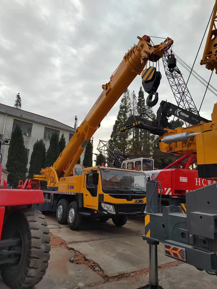 XCMG QY70K good condition QY25K QY50K QY100K QY130K China brand mobile crane - Autódaru: 4 kép. XCMG QY70K good condition QY25K QY50K QY100K QY130K China brand mobile crane - Autódaru: 4 kép.