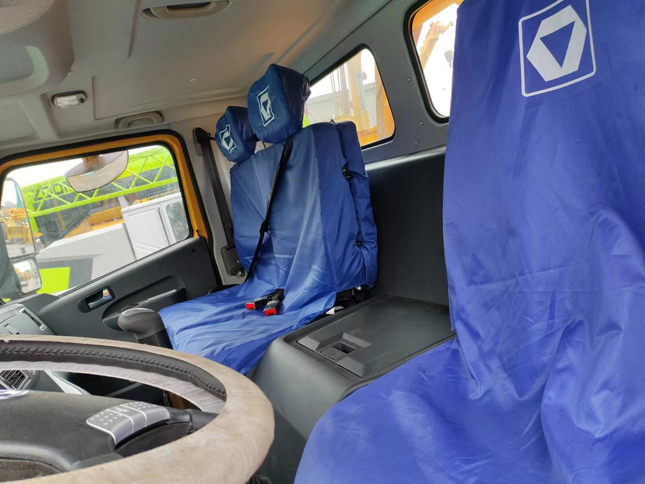 XCMG QY75KC QY75K truck crane 75tons - Autódaru: 5 kép. XCMG QY75KC QY75K truck crane 75tons - Autódaru: 5 kép.