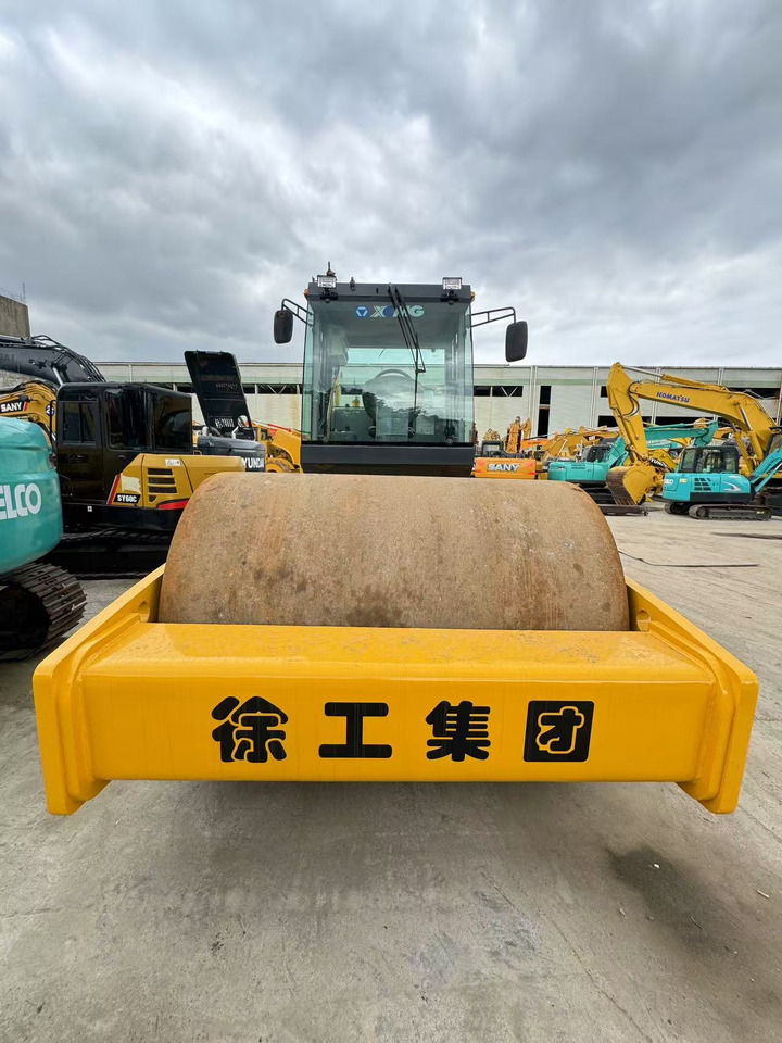 XCMG XS222J - Talajtömörítő: 4 kép. XCMG XS222J - Talajtömörítő: 4 kép.