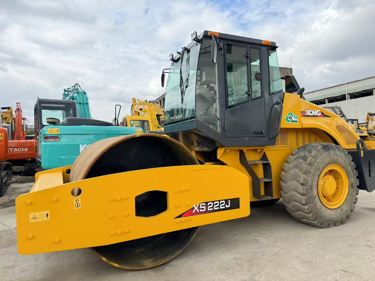 XCMG XS222J - Talajtömörítő: 2 kép. XCMG XS222J - Talajtömörítő: 2 kép.